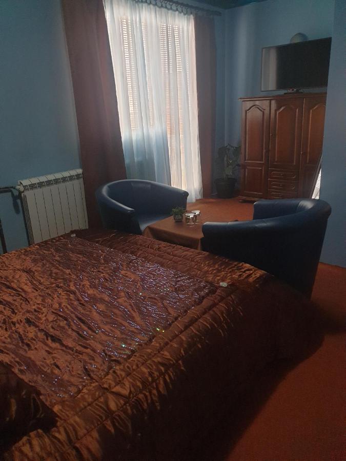 Guesthouse Prenociste Faraon 플레블라 외부 사진