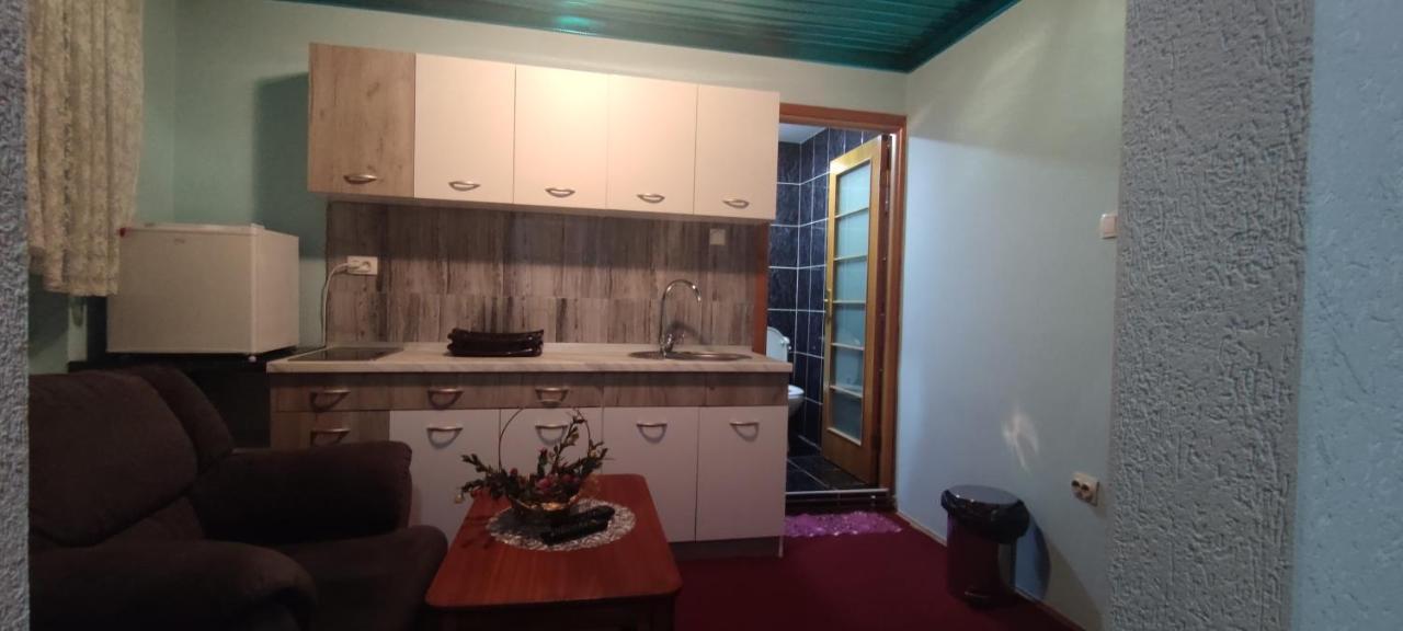 Guesthouse Prenociste Faraon 플레블라 외부 사진