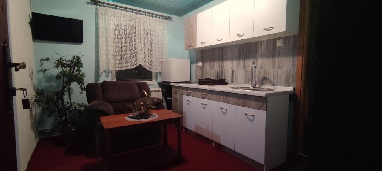 Guesthouse Prenociste Faraon 플레블라 외부 사진