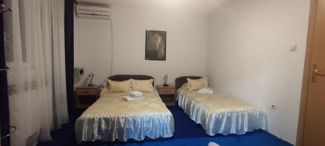 Guesthouse Prenociste Faraon 플레블라 외부 사진